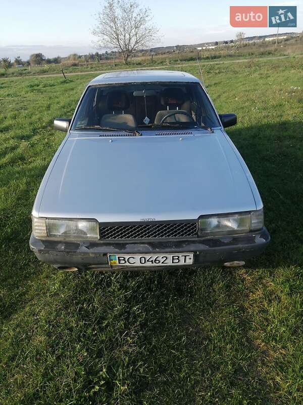 Седан Mazda 626 1985 в Рівному