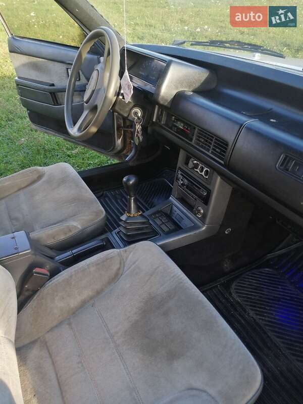 Седан Mazda 626 1985 в Рівному