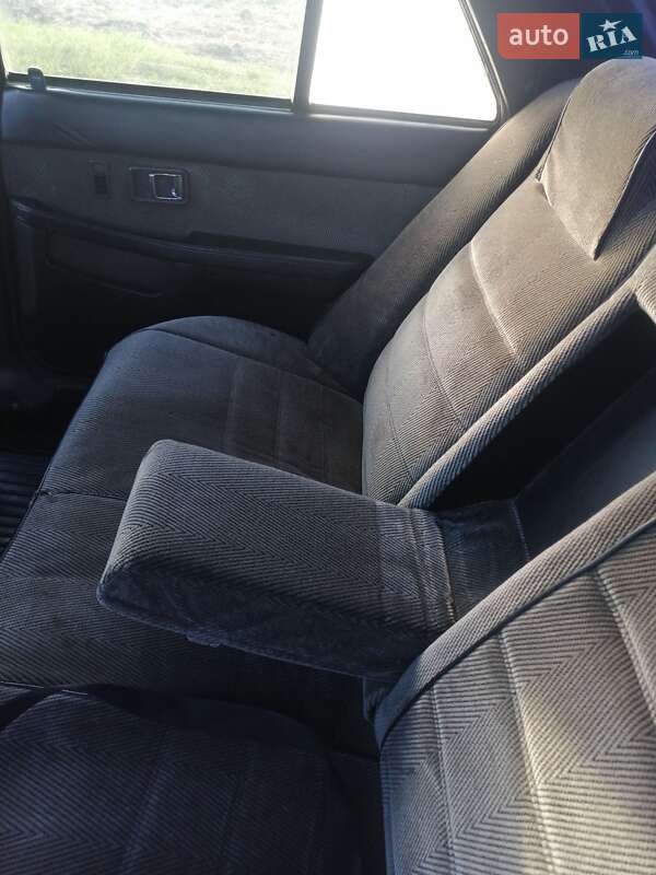 Седан Mazda 626 1985 в Рівному