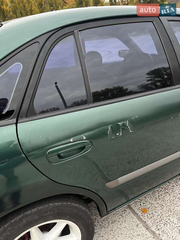 Седан Mazda 626 1998 в Каневе