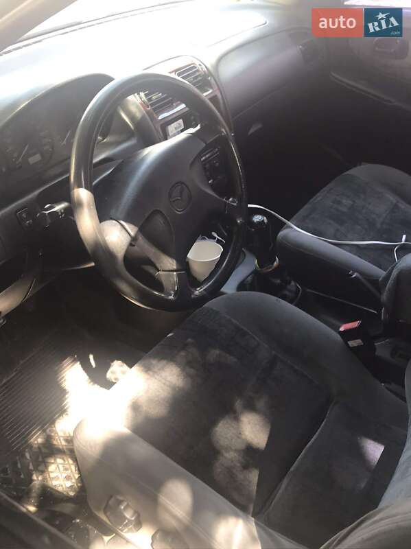 Хетчбек Mazda 626 1999 в Мукачевому