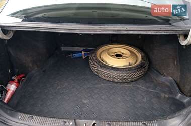 Седан Mazda 626 2000 в 