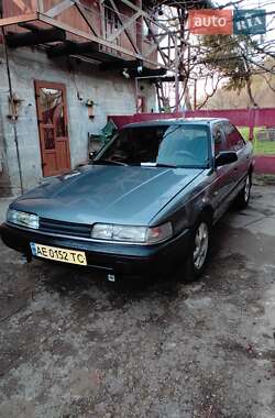 Седан Mazda 626 1988 в Мукачевому