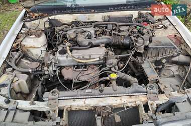 Хэтчбек Mazda 626 1987 в 