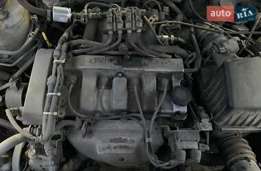 Хэтчбек Mazda 626 2000 в 
