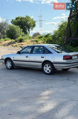 Хэтчбек Mazda 626 1988 в 