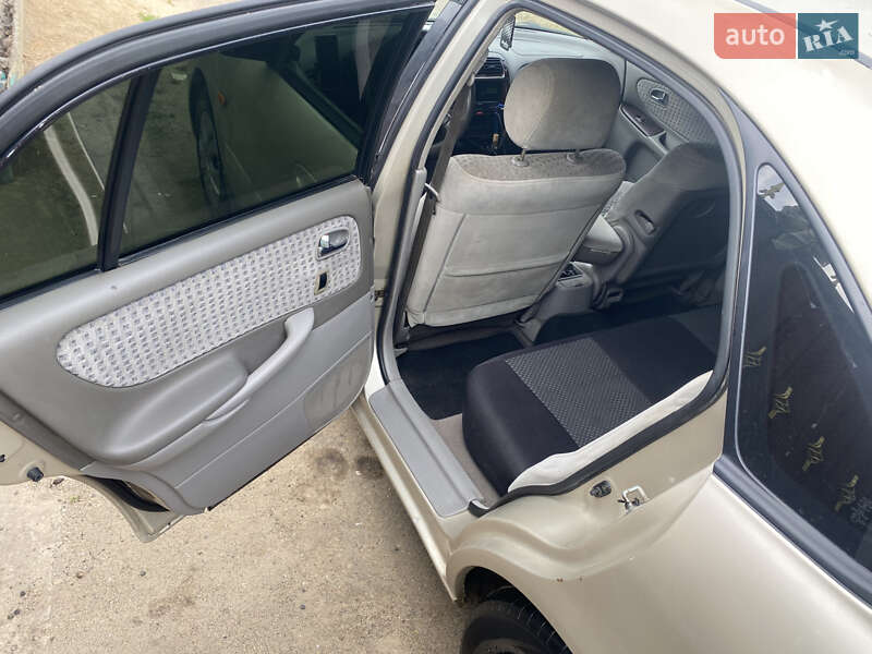 Хетчбек Mazda 626 2000 в Білгороді-Дністровському