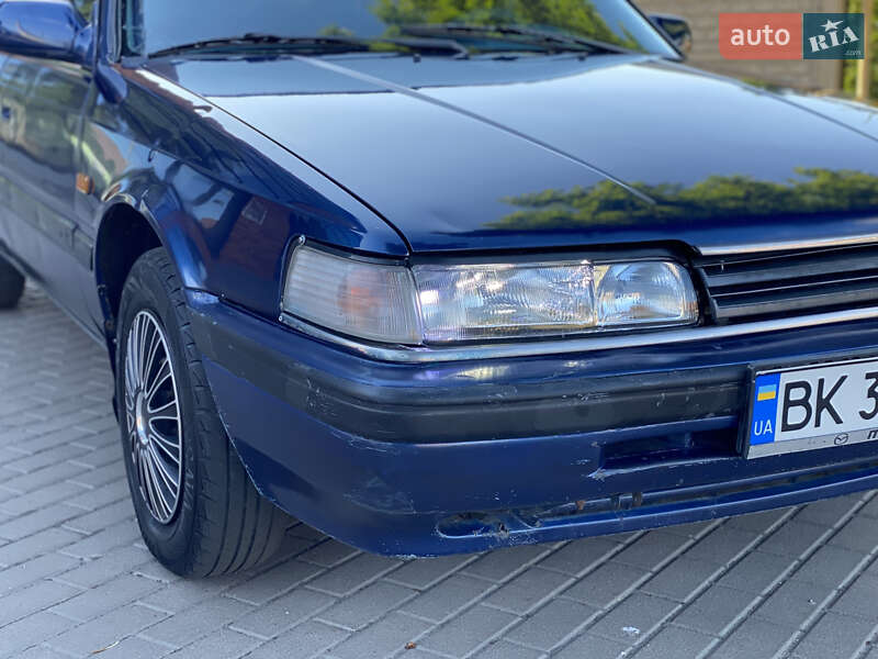Седан Mazda 626 1989 в Ровно