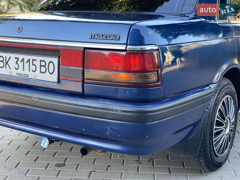 Седан Mazda 626 1989 в Ровно