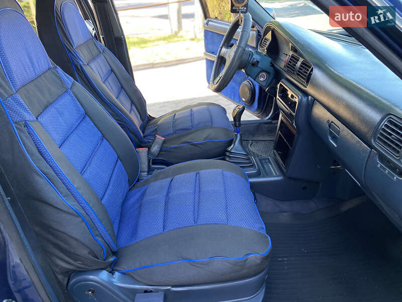 Седан Mazda 626 1989 в Ровно