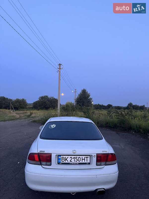 Седан Mazda 626 1993 в Ровно