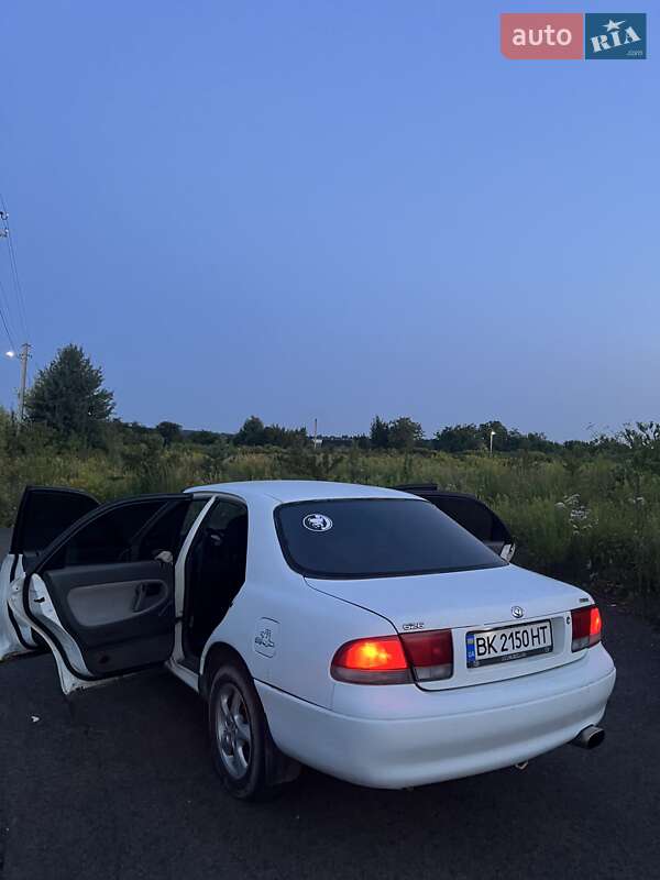 Седан Mazda 626 1993 в Ровно