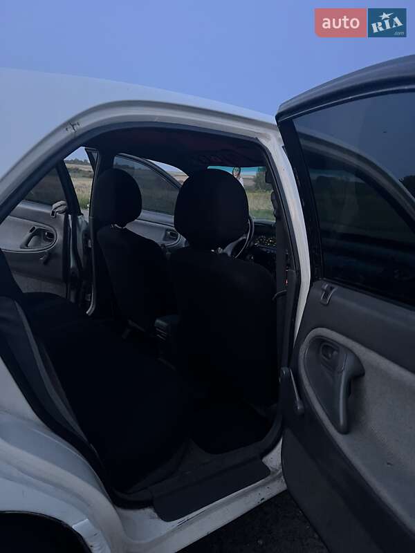 Седан Mazda 626 1993 в Ровно