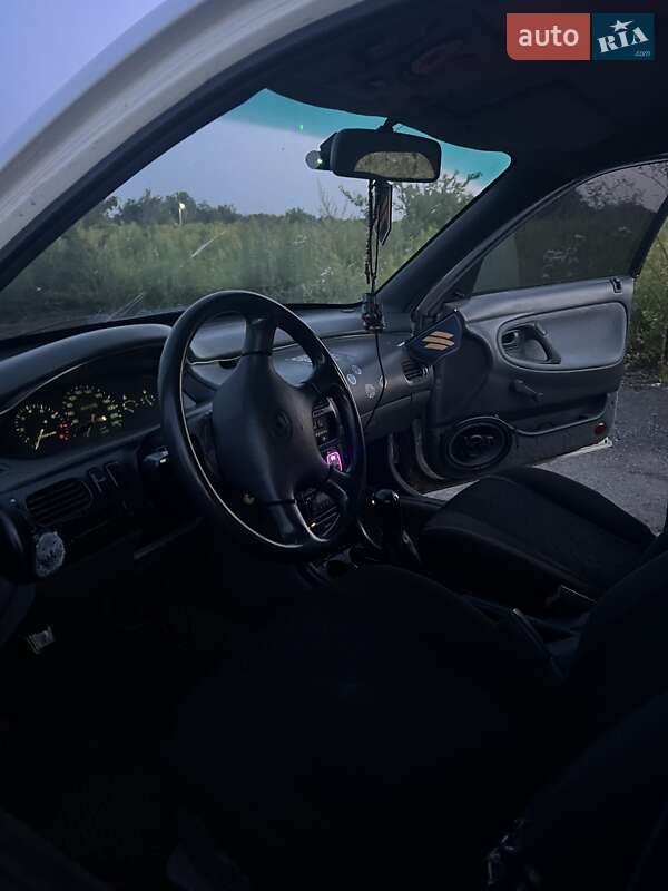 Седан Mazda 626 1993 в Ровно
