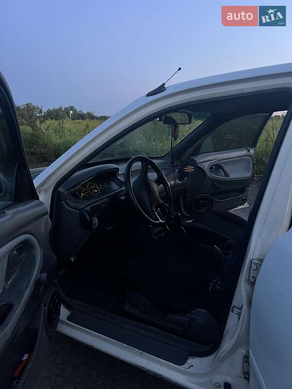 Седан Mazda 626 1993 в Ровно