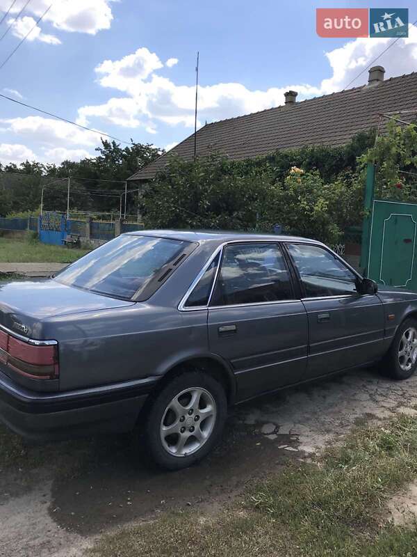Седан Mazda 626 1988 в Сарате