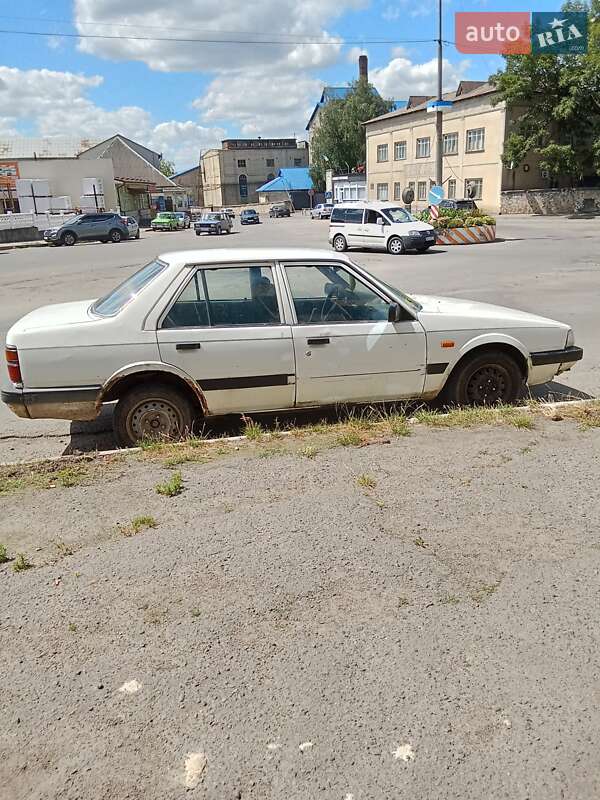 Седан Mazda 626 1986 в Бершади