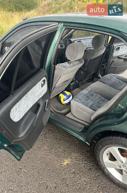 Хэтчбек Mazda 626 1998 в 
