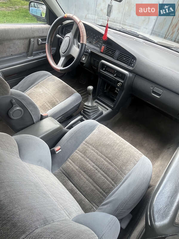 Седан Mazda 626 1987 в Калуше