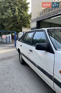 Хэтчбек Mazda 626 1986 в 