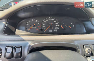 Седан Mazda 626 1993 в 