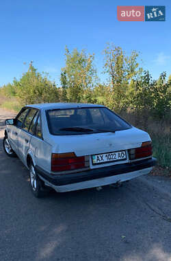 Хэтчбек Mazda 626 1986 в 