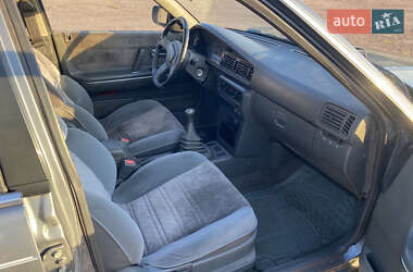 Хэтчбек Mazda 626 1988 в 