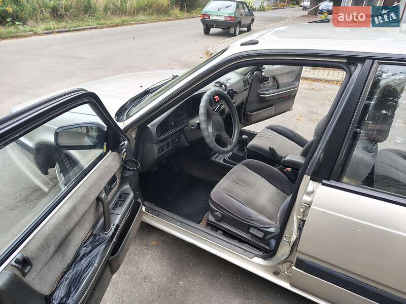 Седан Mazda 626 1992 в Хмельницком