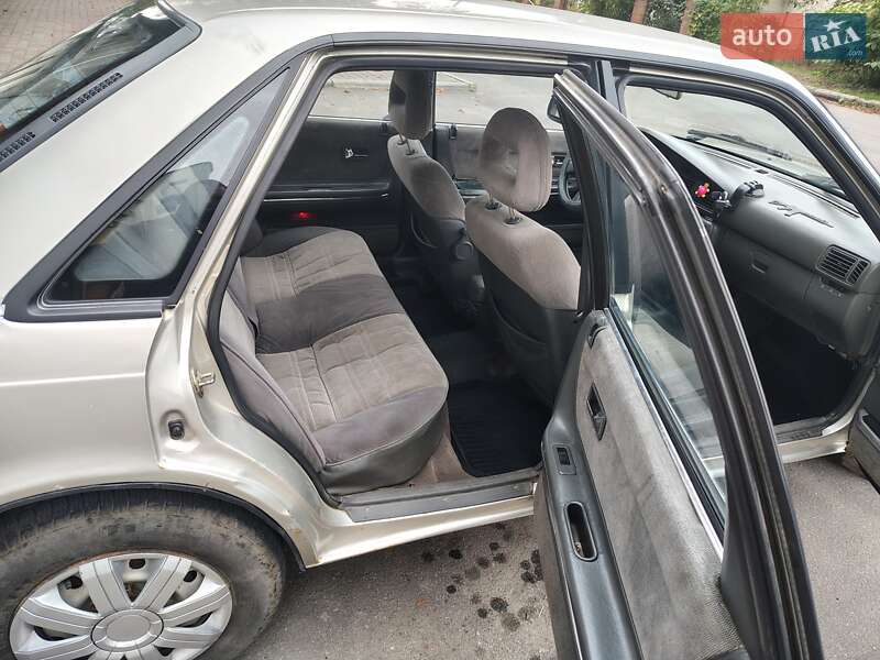 Седан Mazda 626 1992 в Хмельницком