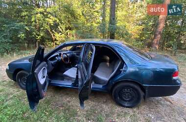 Седан Mazda 626 1993 в 