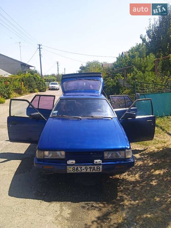 Хэтчбек Mazda 626 1986 в 
