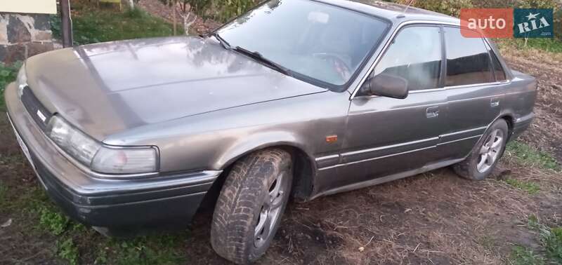 Седан Mazda 626 1988 в Луцьку