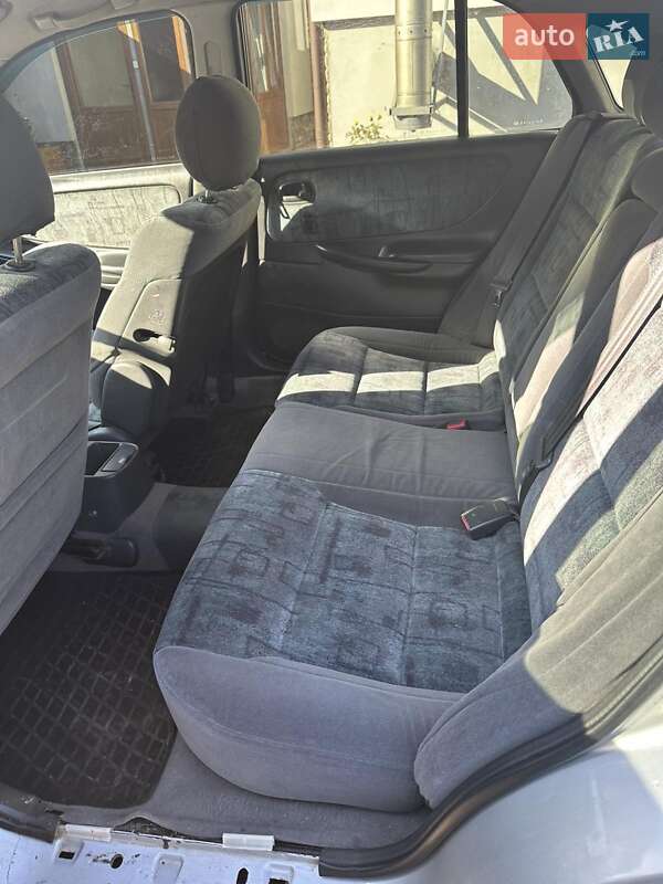 Седан Mazda 626 2000 в Львове