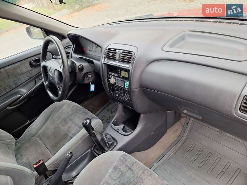 Седан Mazda 626 1999 в Черновцах