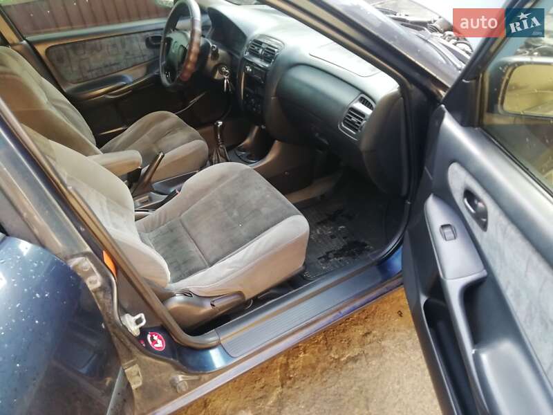 Седан Mazda 626 1999 в Виннице