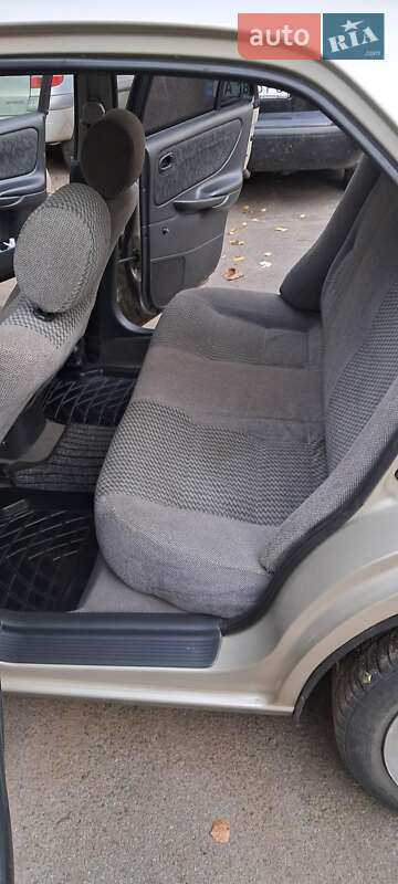 Седан Mazda 626 1998 в Киеве