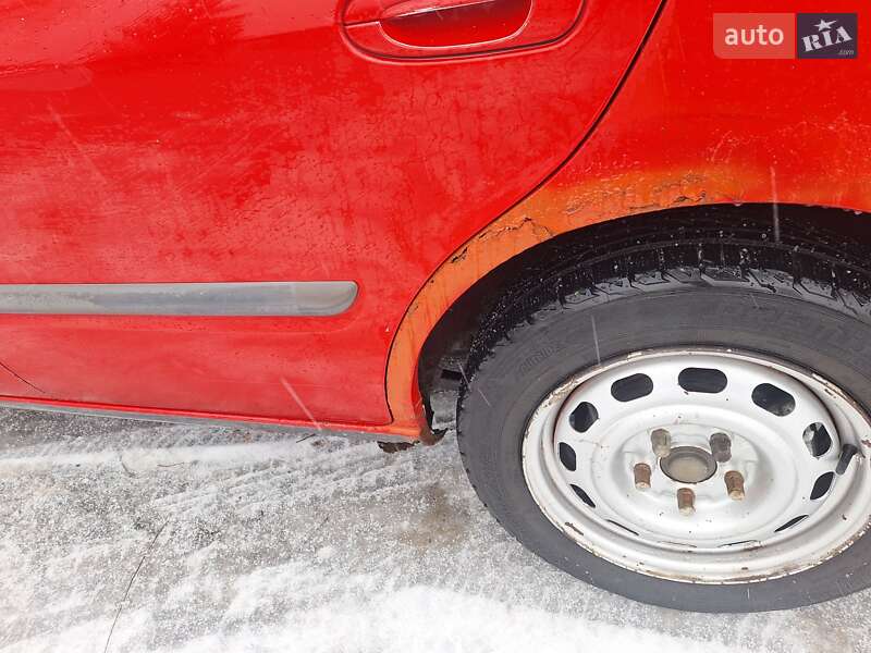 Седан Mazda 626 1999 в Черновцах