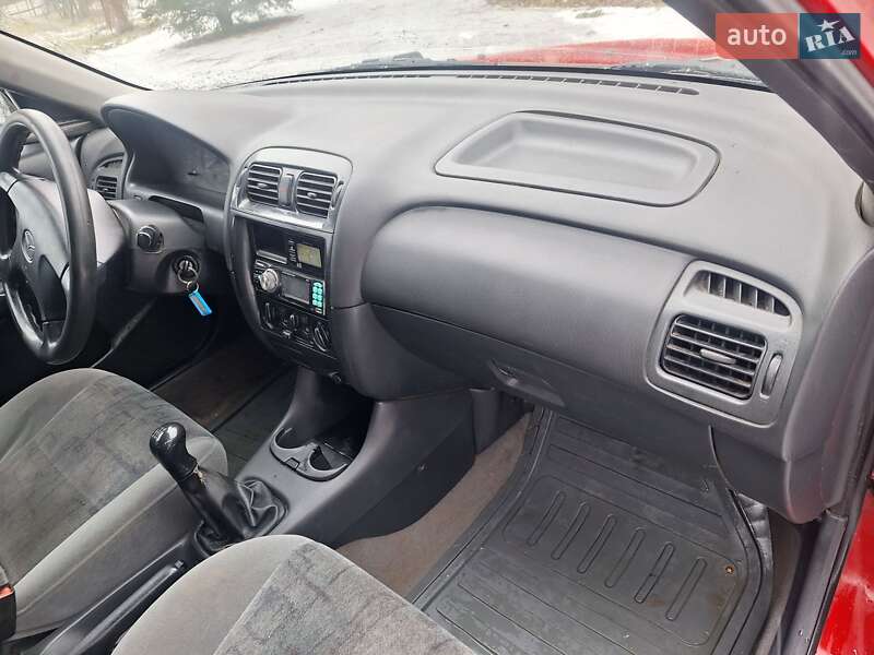 Седан Mazda 626 1999 в Черновцах