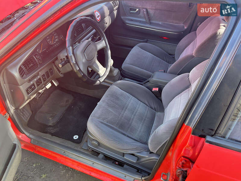 Седан Mazda 626 1988 в Полтаве