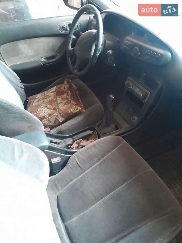 Седан Mazda 626 1995 в Путиле