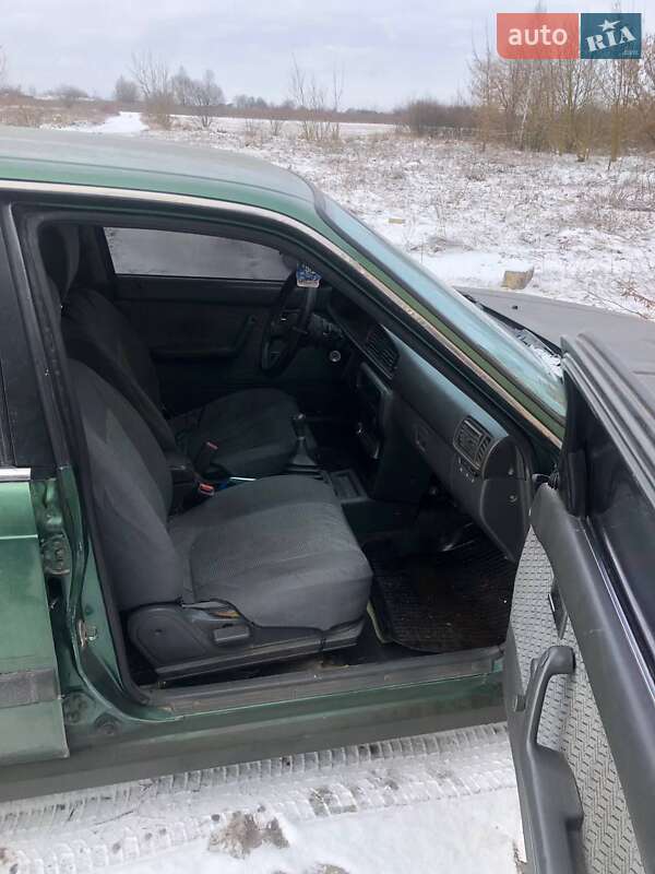 Седан Mazda 626 1988 в Бердичеве