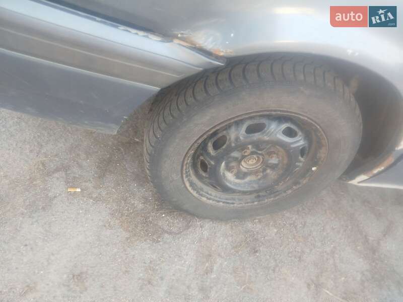 Седан Mazda 626 1988 в Вільшанці