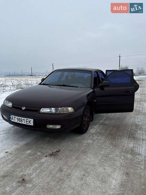 Седан Mazda 626 1993 в Угринові