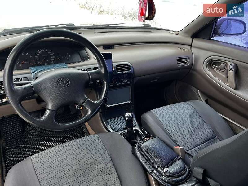 Седан Mazda 626 1993 в Угринові