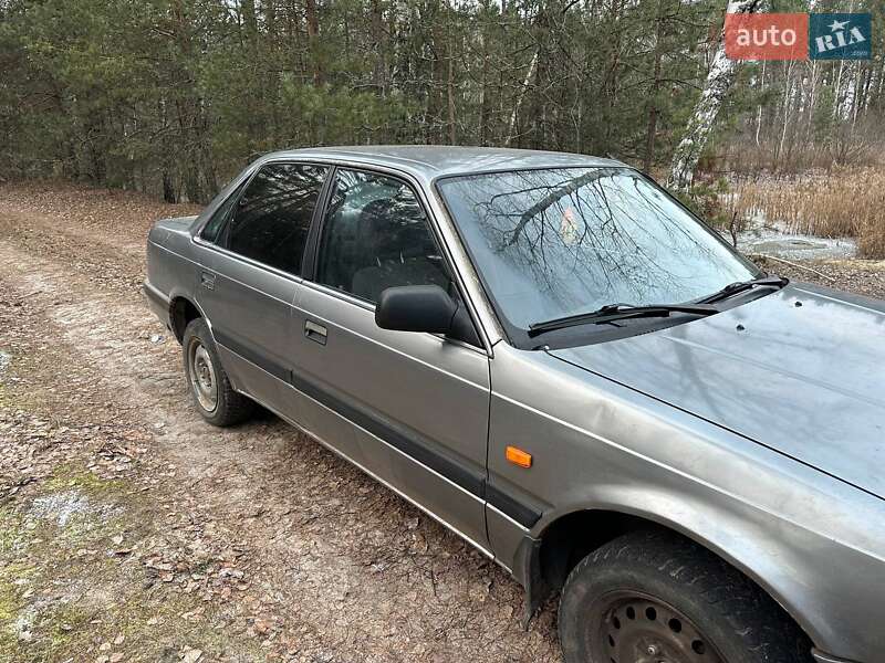 Седан Mazda 626 1988 в Малині