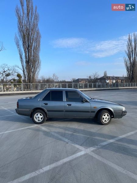 Седан Mazda 626 1985 в Киеве