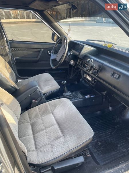 Седан Mazda 626 1985 в Киеве