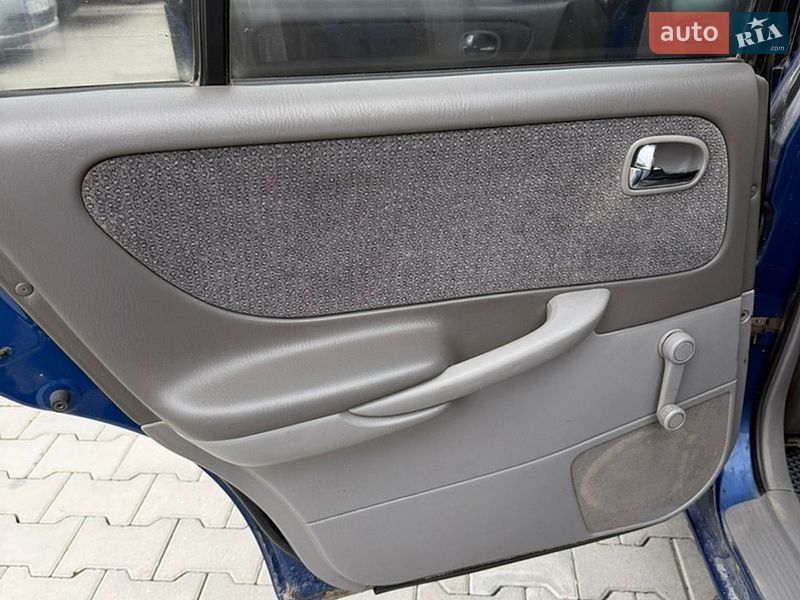 Хэтчбек Mazda 626 2000 в Черновцах