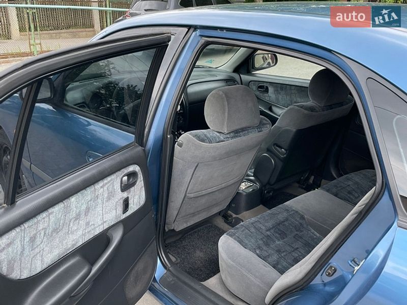 Седан Mazda 626 1998 в Львові