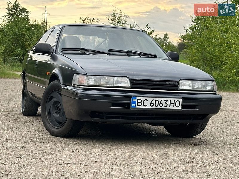 Хэтчбек Mazda 626 1988 в Новом Роздоле